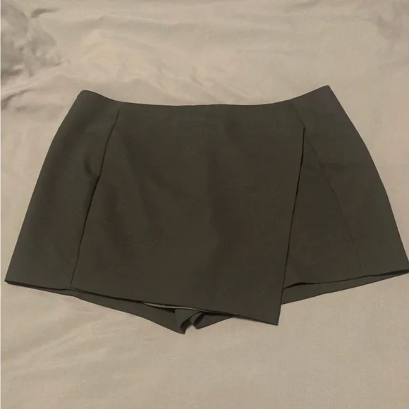 Express Skort - Picture 1 of 5